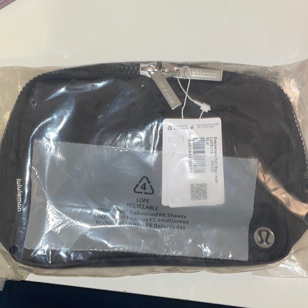 Lululemon Black  Everywhere Belt Bag (Never opened)